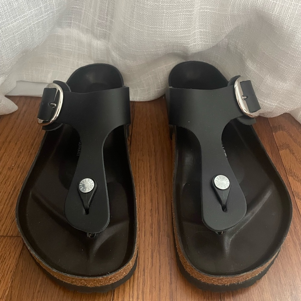 Gizeh Big Buckle Sandal